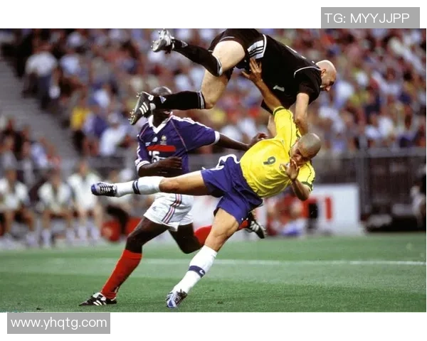 足球巨星间的礼尚往来与竞技精神：从场上到场下的互相尊重与影响